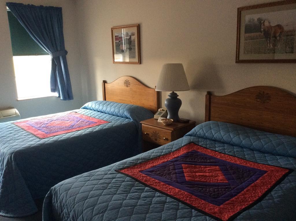 Countryside Inn Nappanee Habitación foto